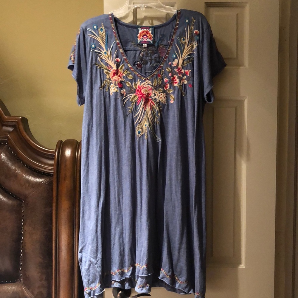 Johnny was dress women’s XL